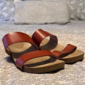 Universal Thread Women's Red-Brown Sandals